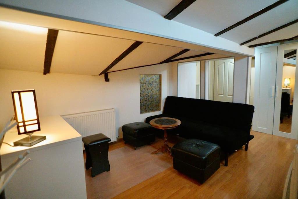 2-Room Cozy Retreat Near City Center Bucarest Exterior foto