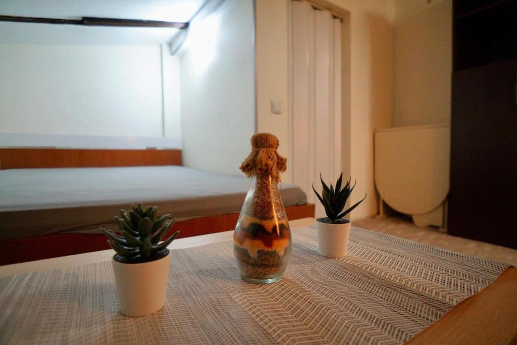 2-Room Cozy Retreat Near City Center Bucarest Exterior foto